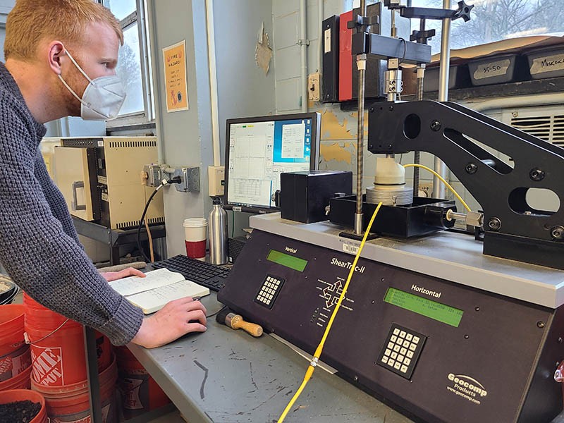 Evaluating dynamic soil properties with cyclic simple shear device and bender elements