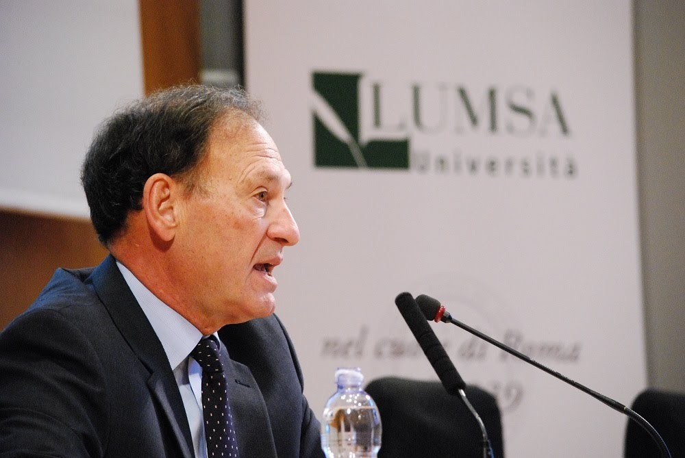 tradition-global-context-01 Supreme Court Justice Samuel Alito Jr. addresses the Tradition Project in Rome.